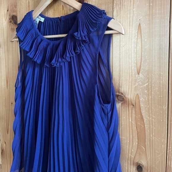 Oscar de la Renta pleated blouse - Picture 2 of 6